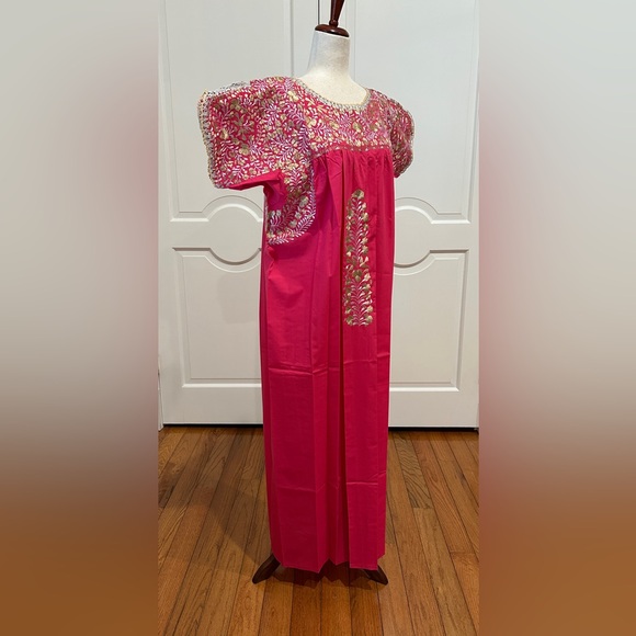 XL San Antonino Maxi Dress,Oax,Mexican dress Hand Embroidered with Silk threads. - Picture 6 of 8